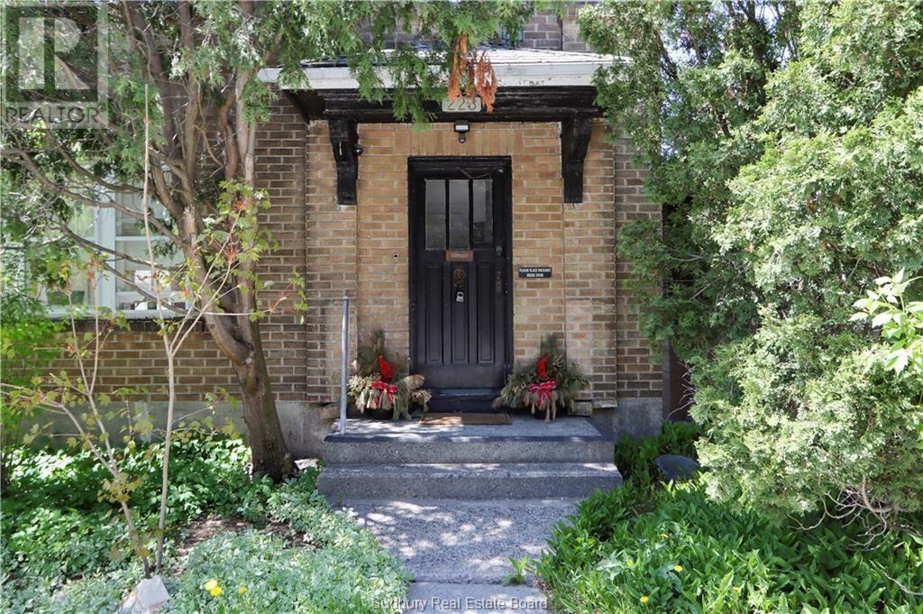 223 Mackenzie Street