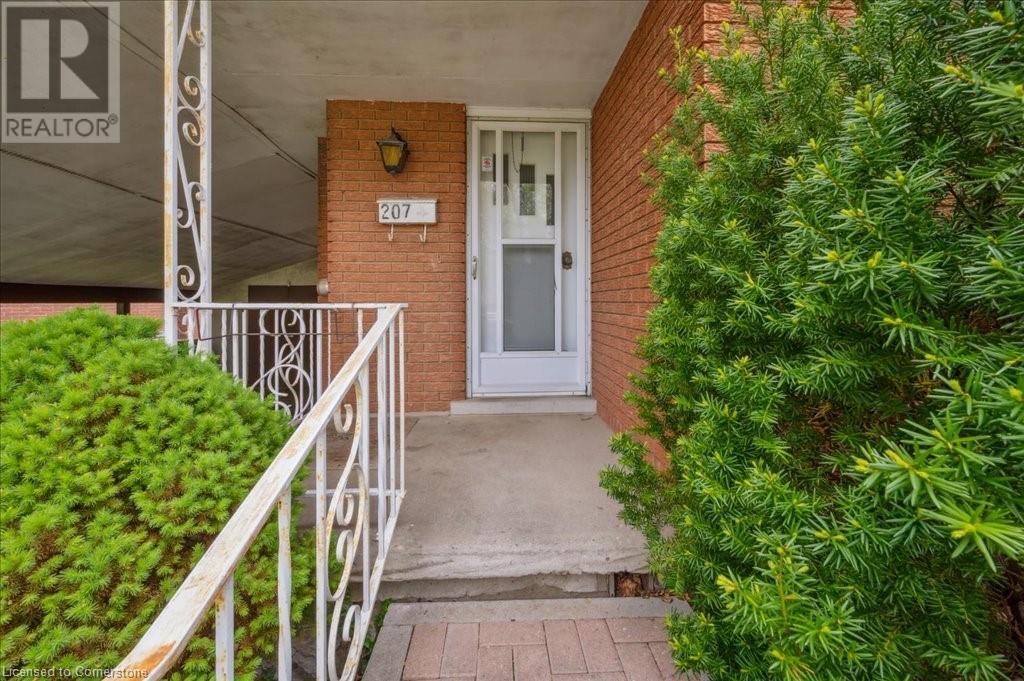 207 SWEETBRIAR Drive