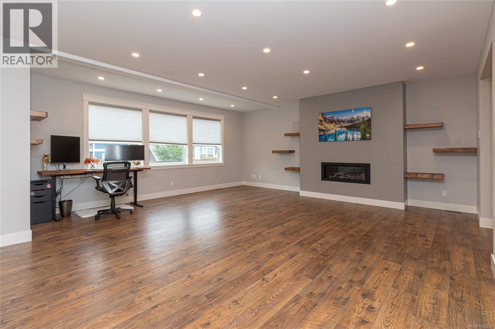 990 Ariane Gdns
