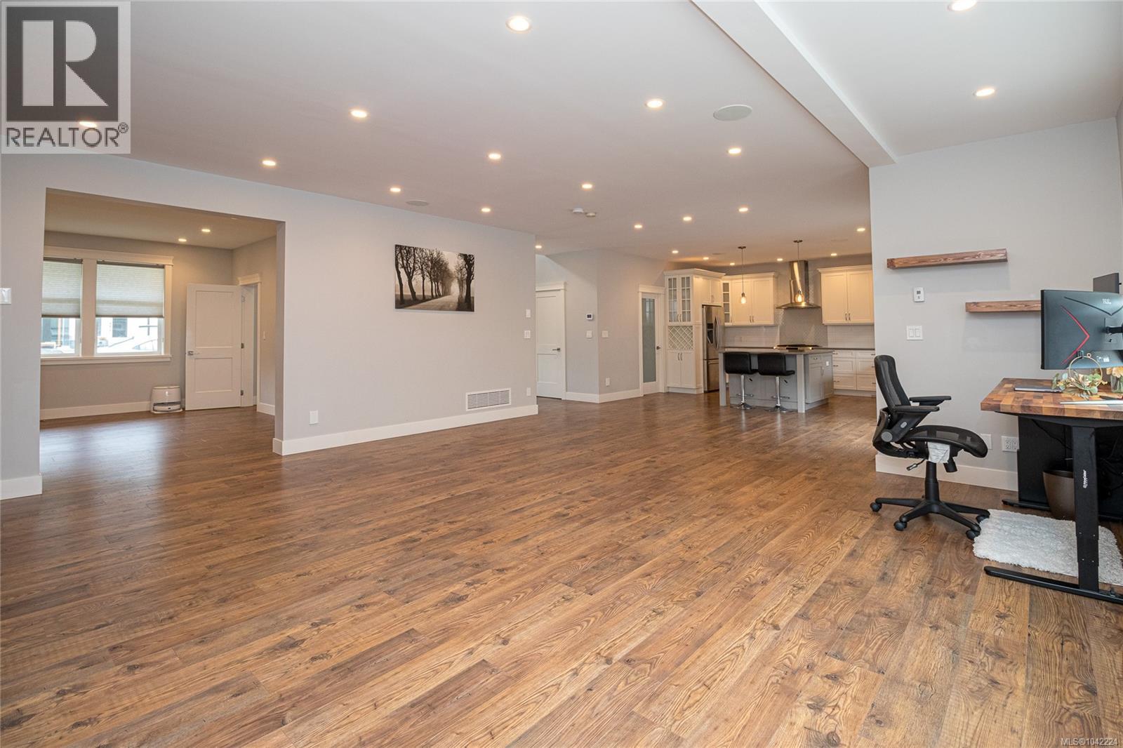 990 Ariane Gdns