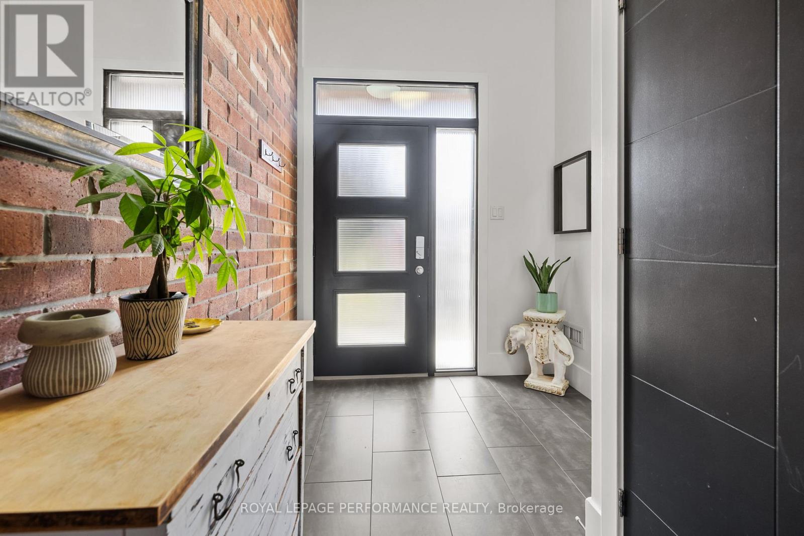 B - 758 ST JOSEPH STREET