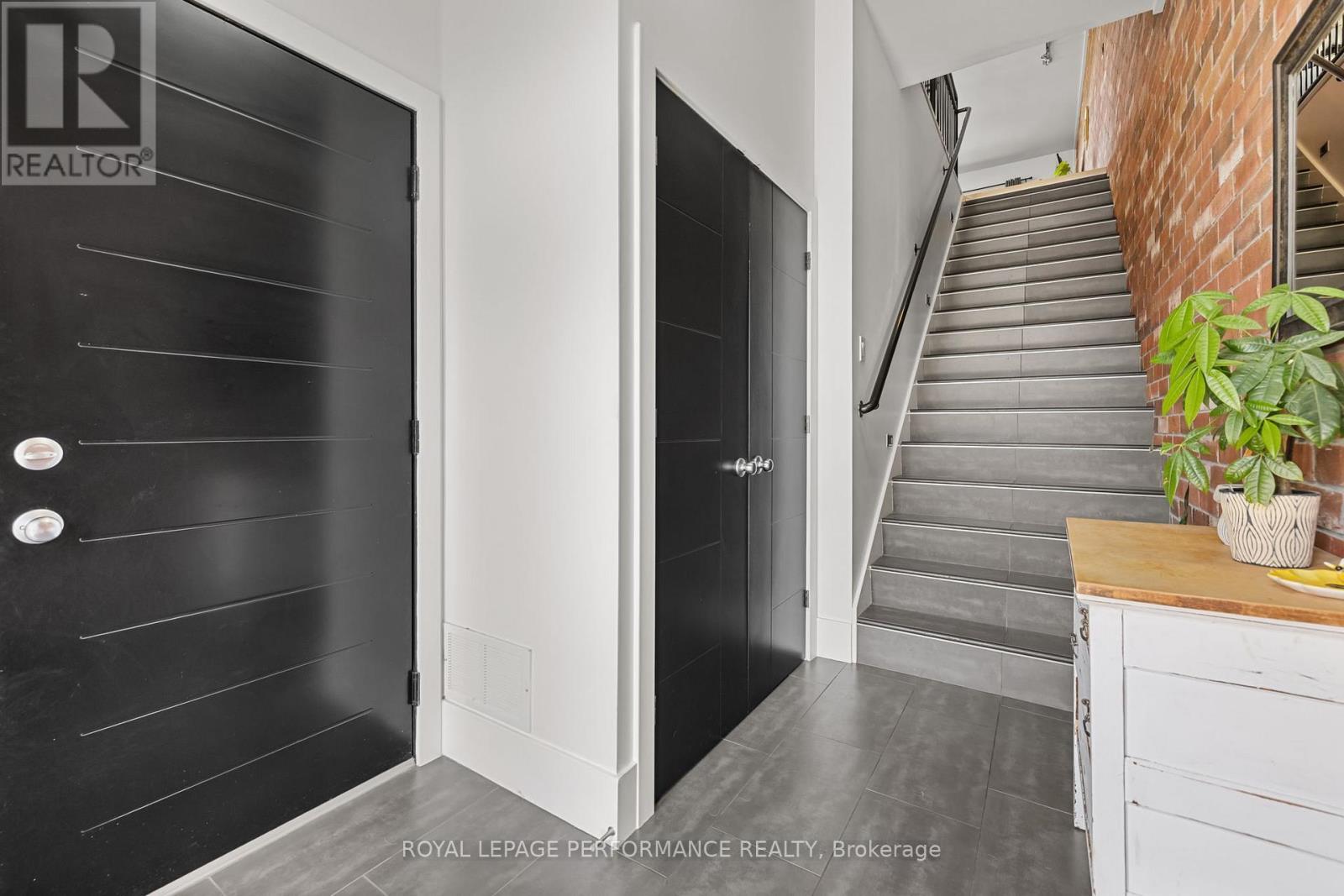 B - 758 ST JOSEPH STREET