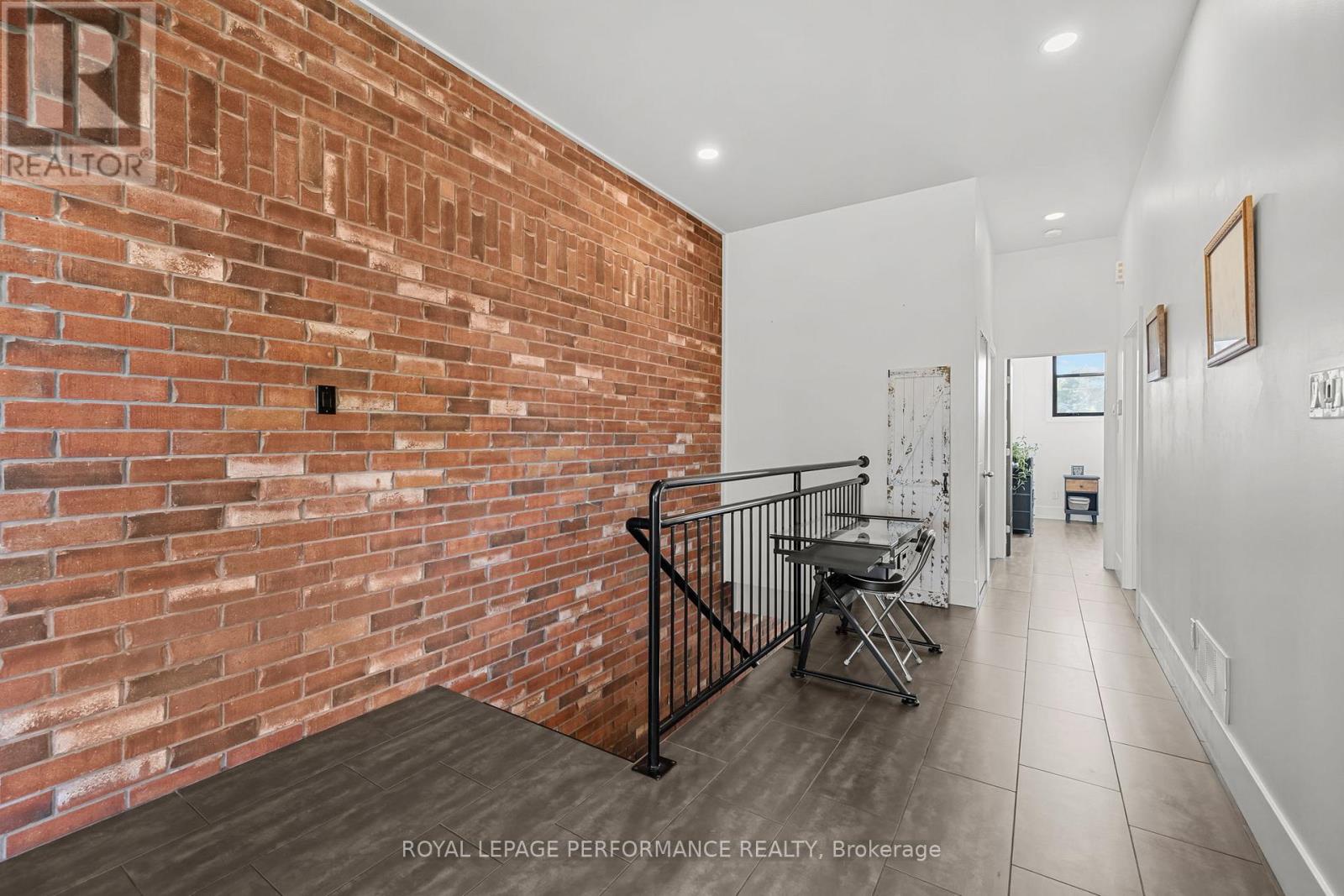 B - 758 ST JOSEPH STREET