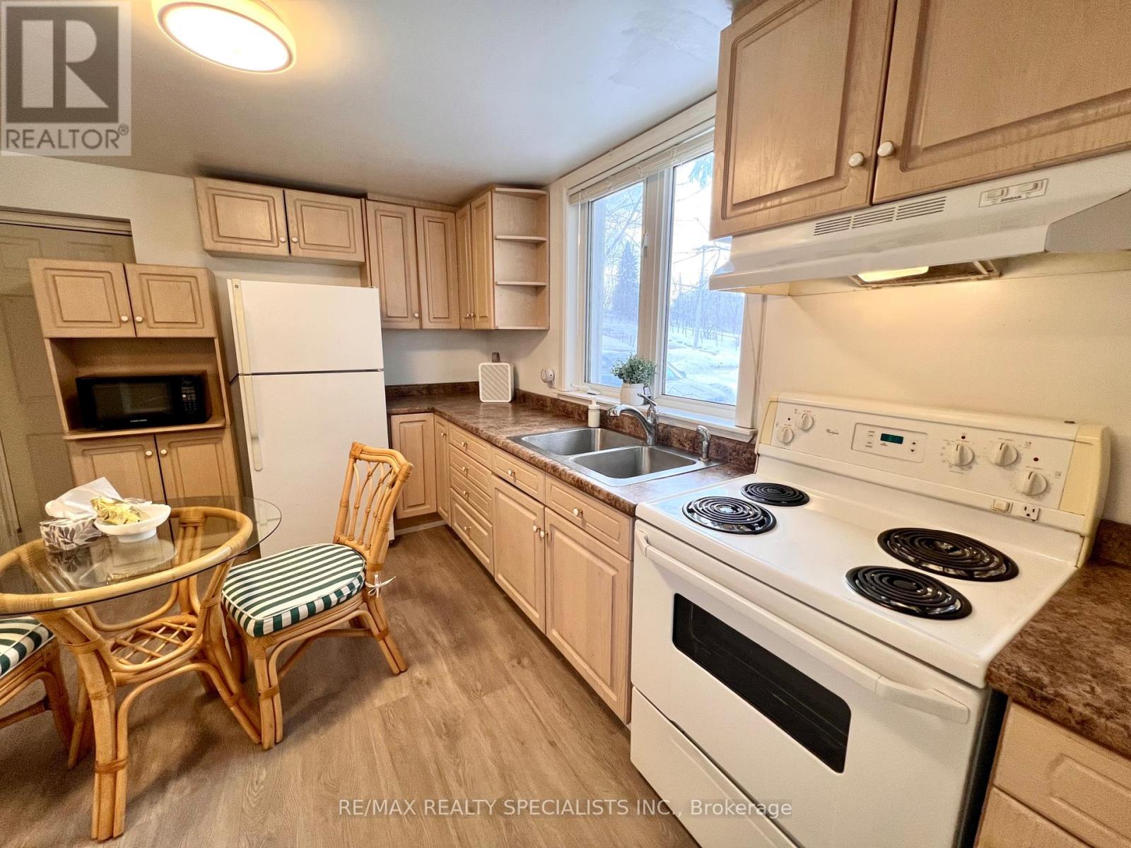 2 - 32 PENETANG STREET