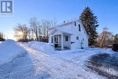 2 - 32 PENETANG STREET Barrie (Codrington) ON L4M1V6