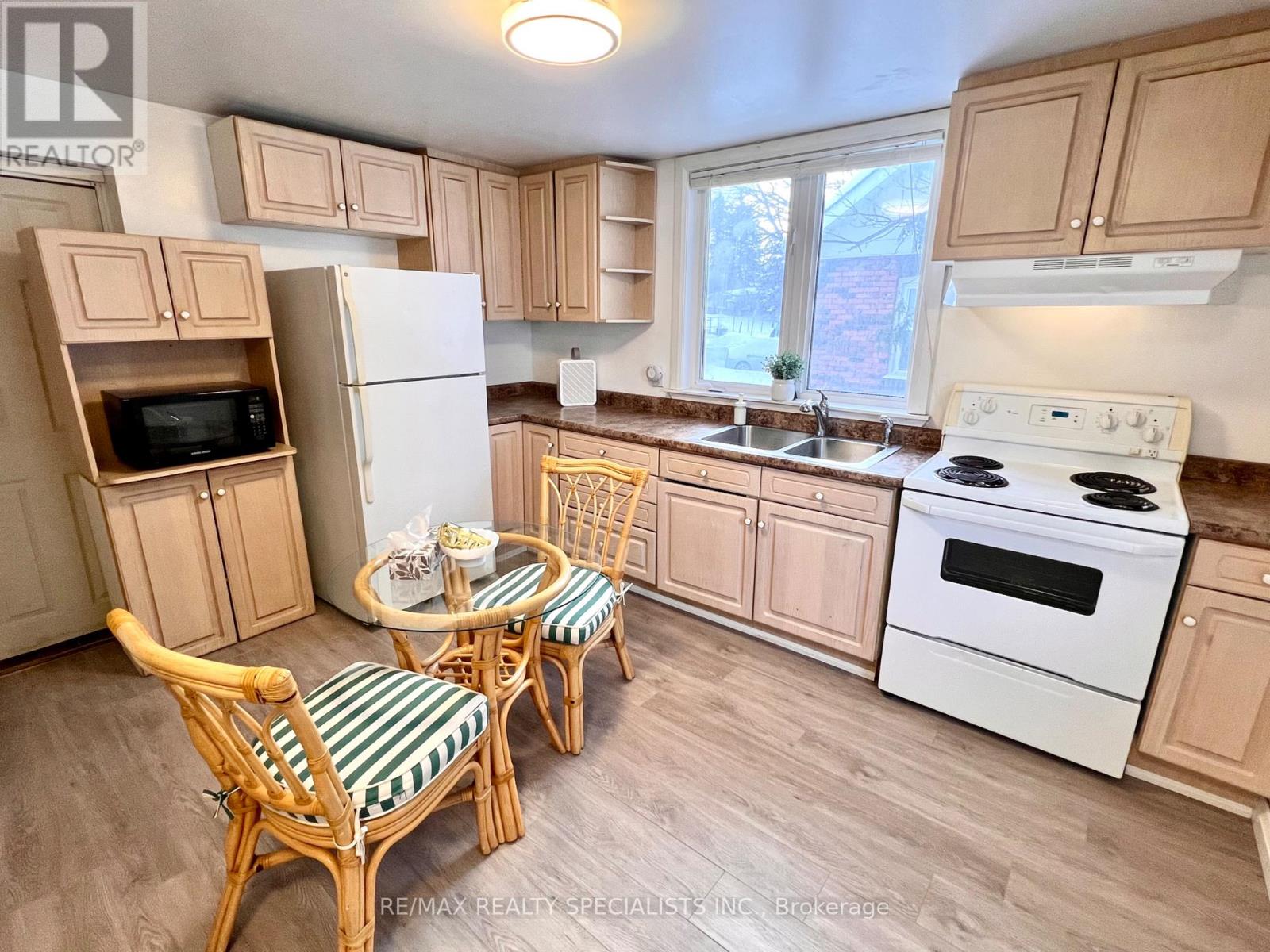 2 - 32 PENETANG STREET