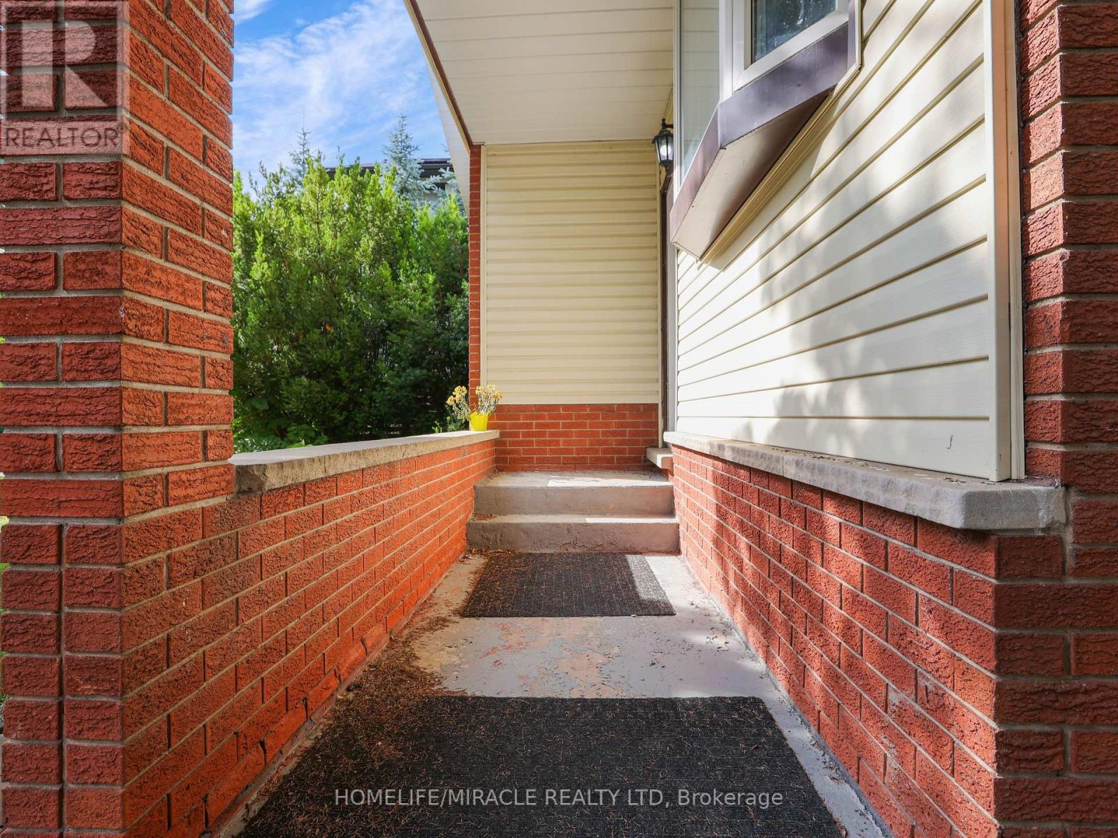 7 CARDILL CRESCENT
