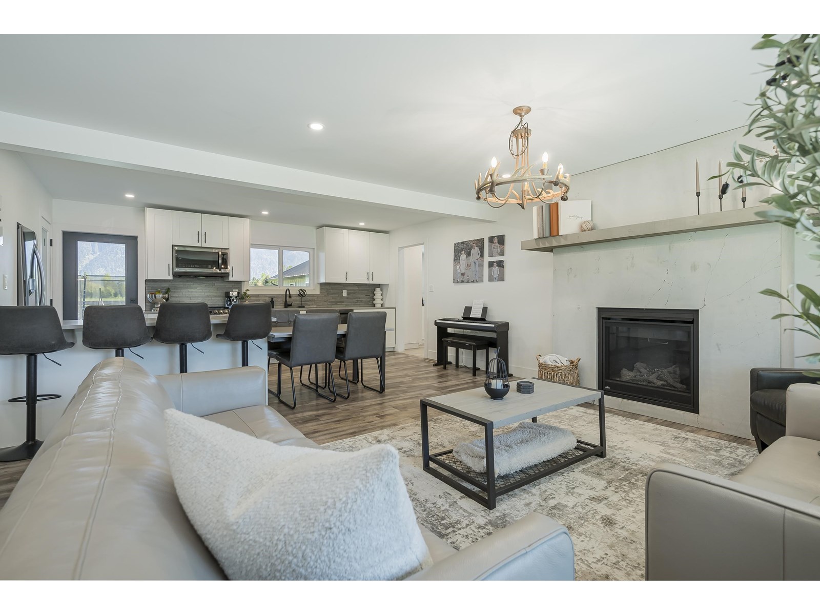 1716 AGASSIZ AVENUE|Agassiz