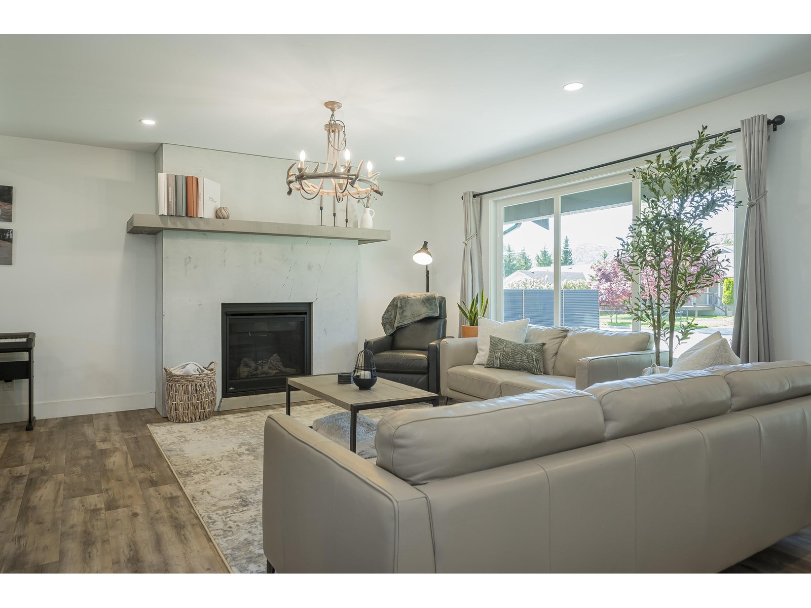 1716 AGASSIZ AVENUE|Agassiz