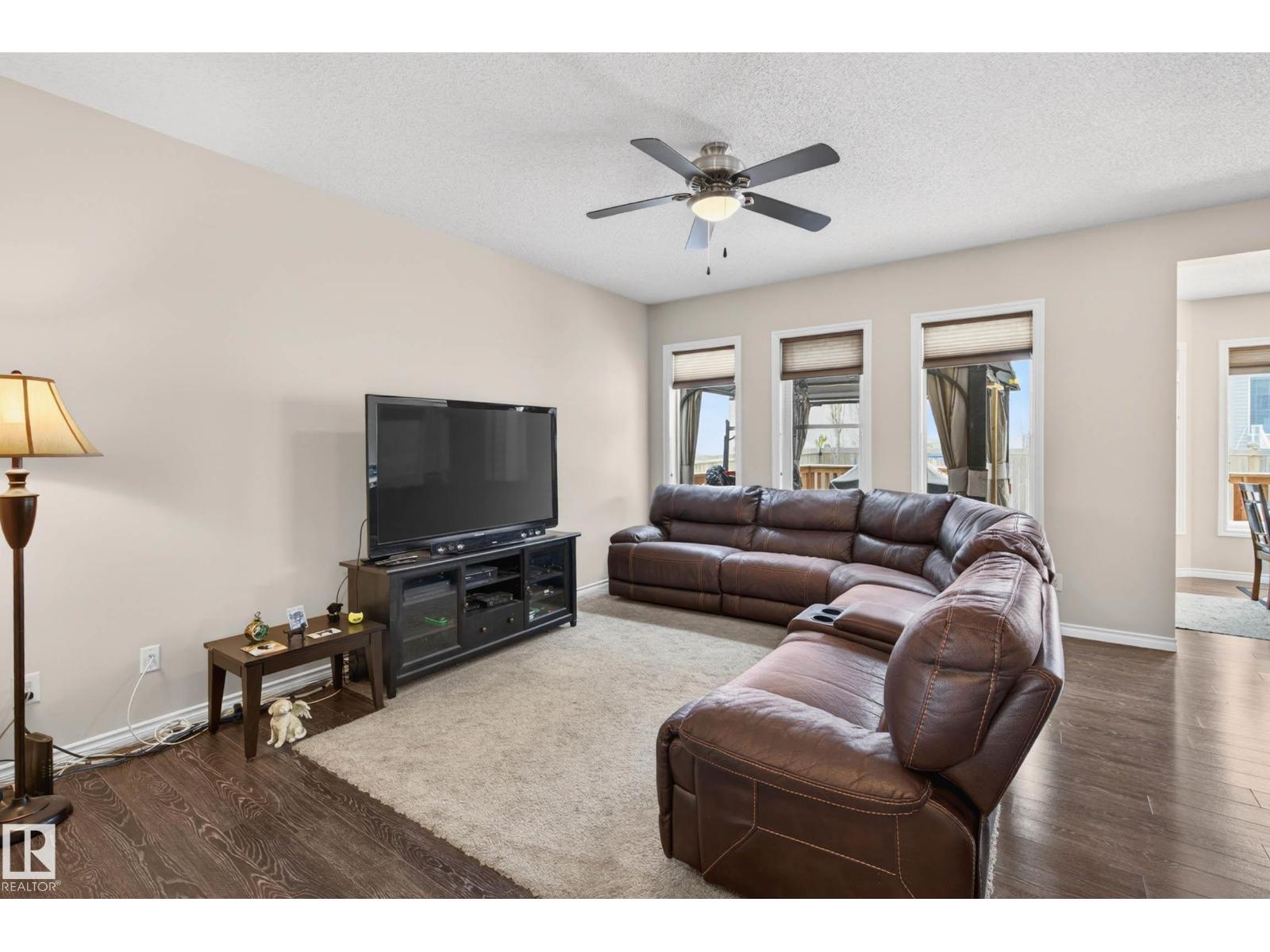 3233 21A AV NW