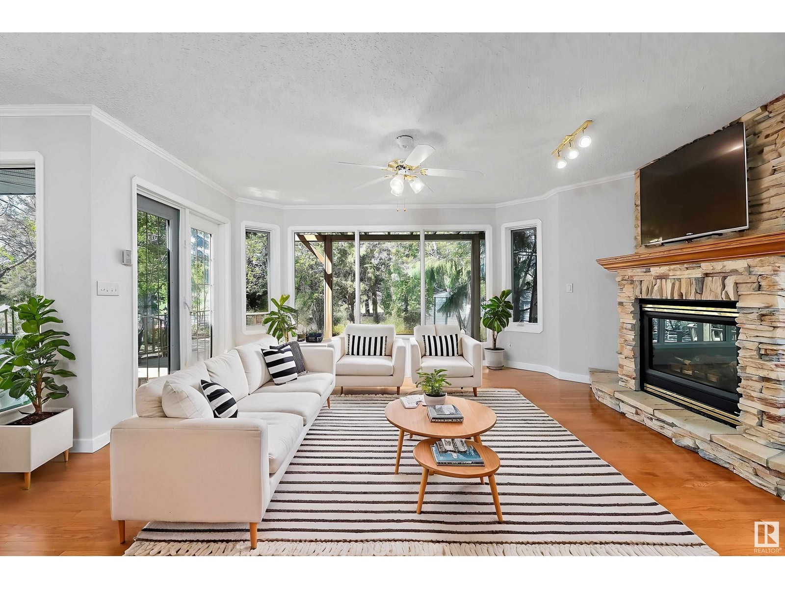 46 FAIRWAY DR