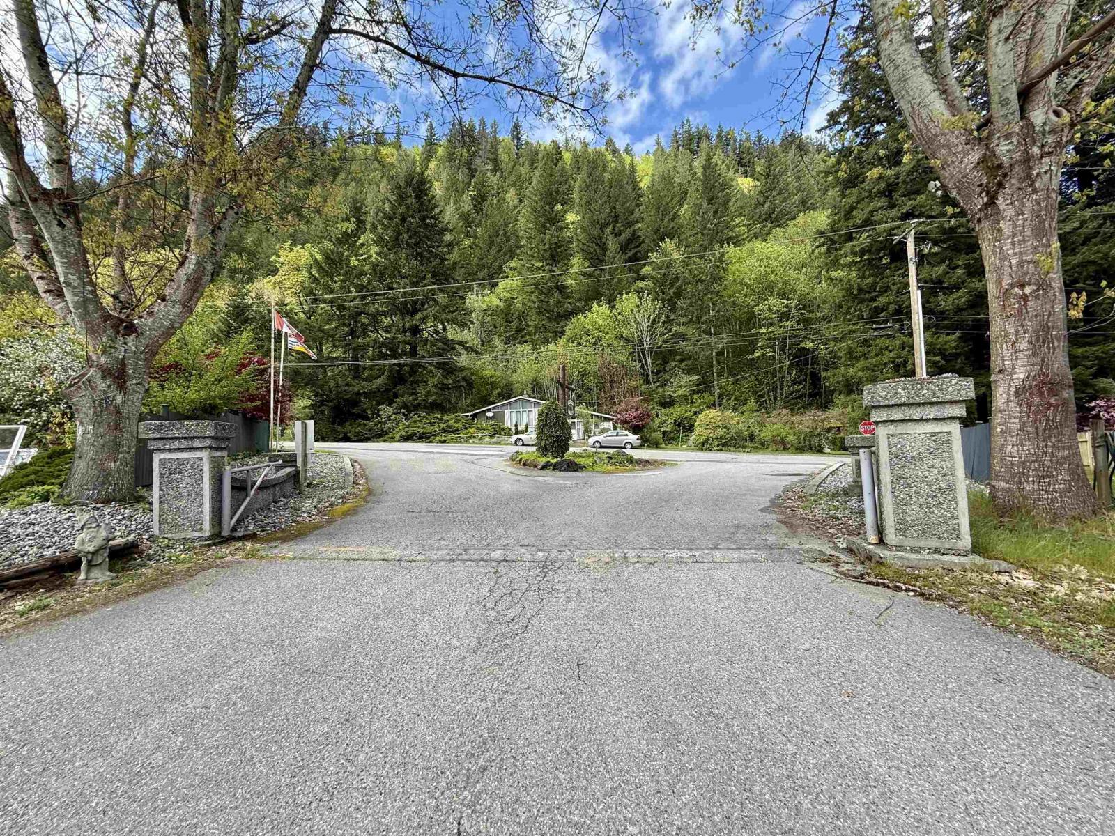16 1650 COLUMBIA VALLEY ROAD|Columbia Valley