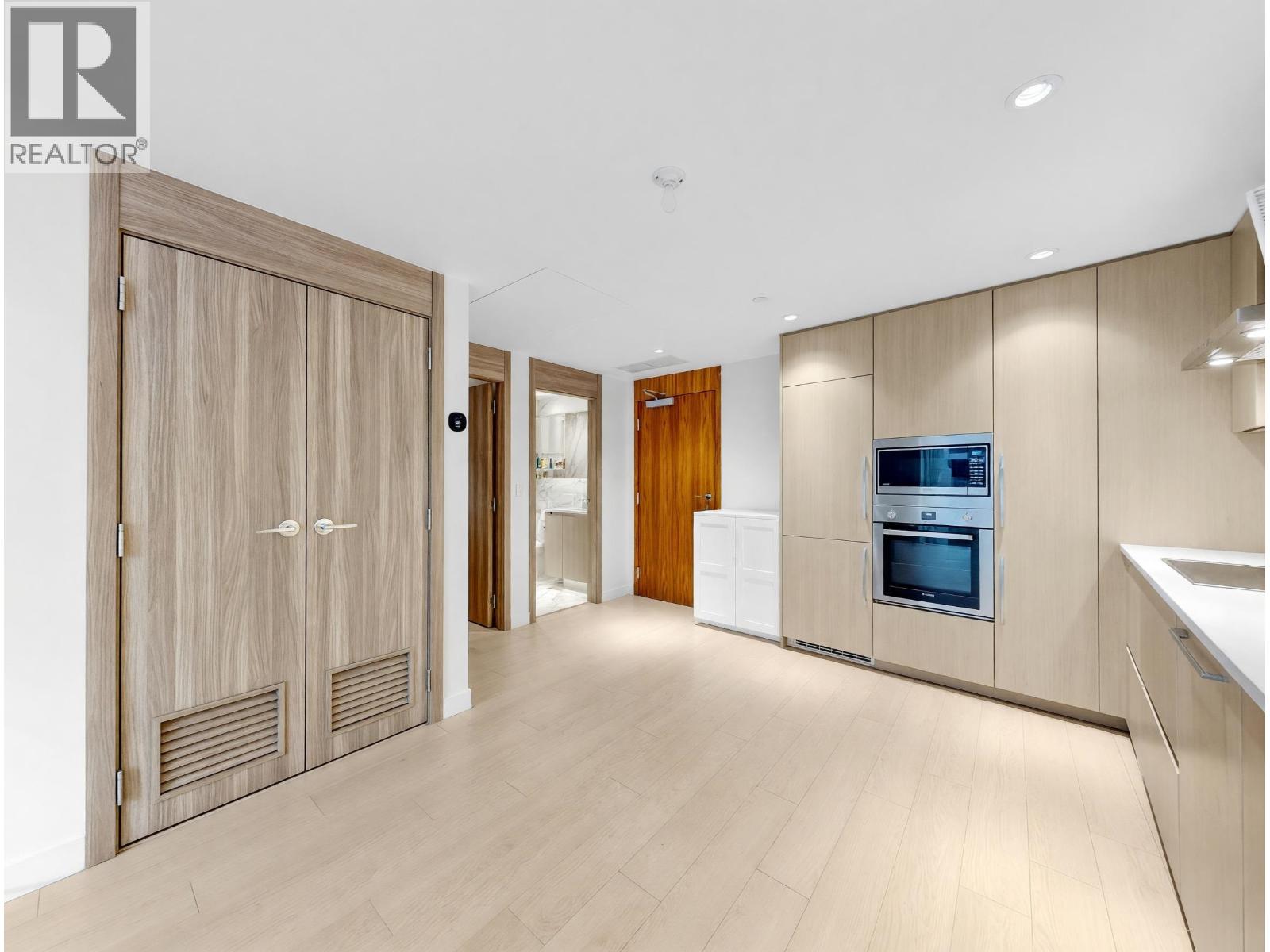 586 8671 HAZELBRIDGE WAY