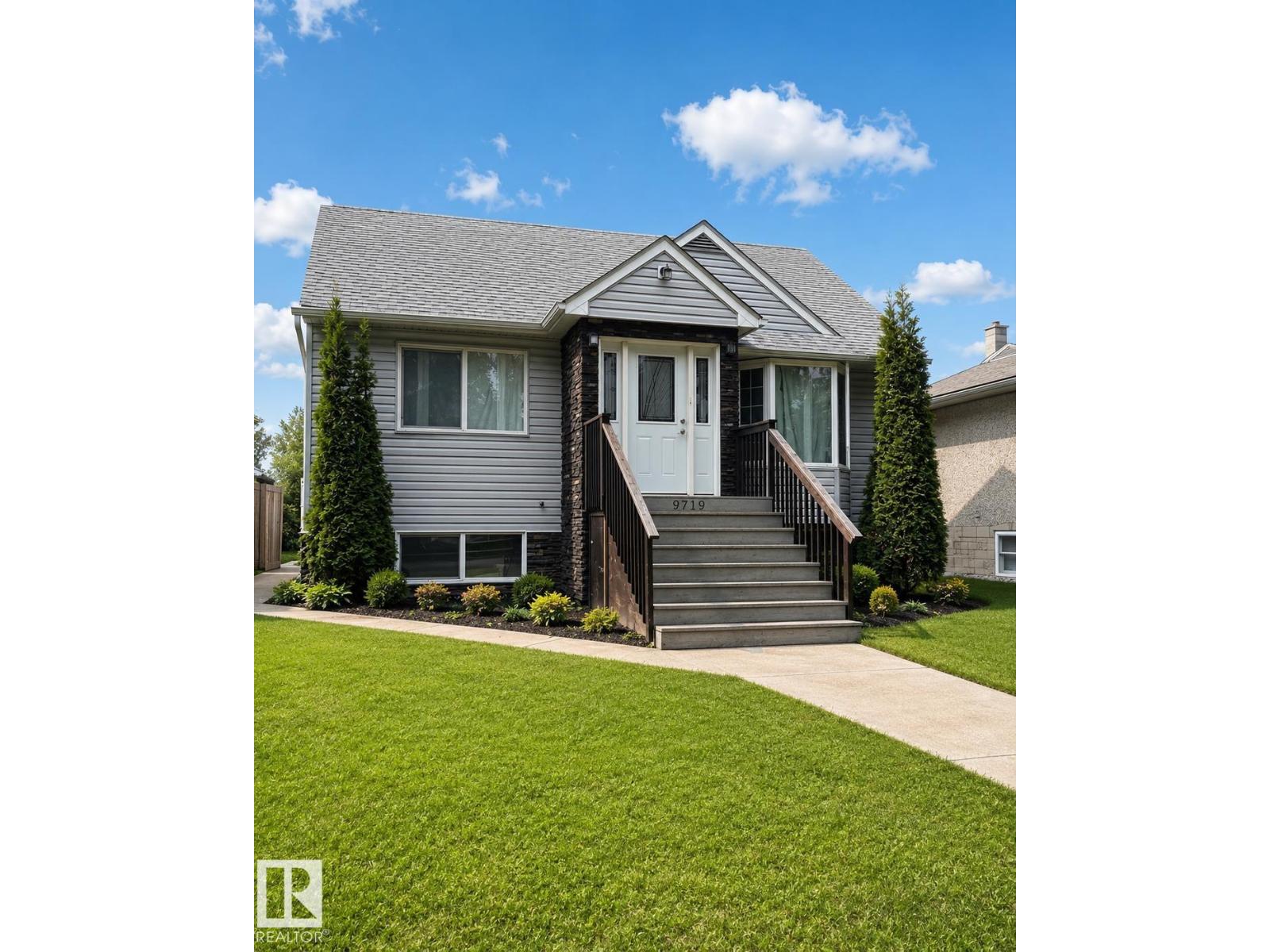 9719 71 AV NW