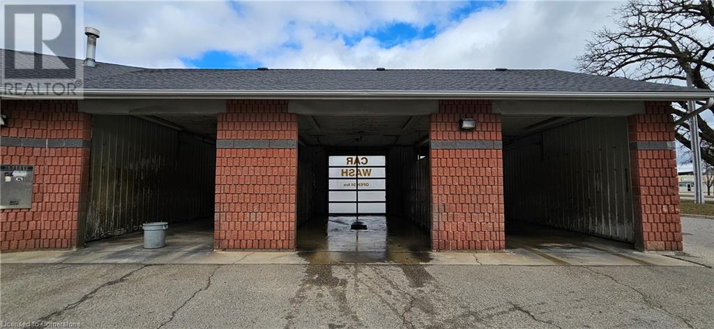 150 DUNDAS Street S