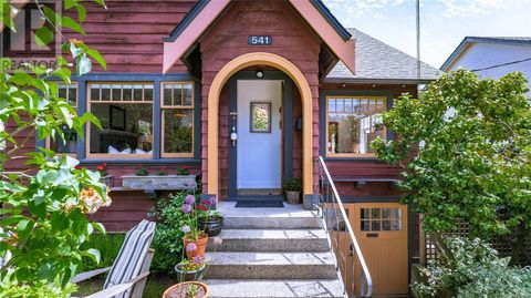 541 Dalton St Victoria BC V9A4B1
