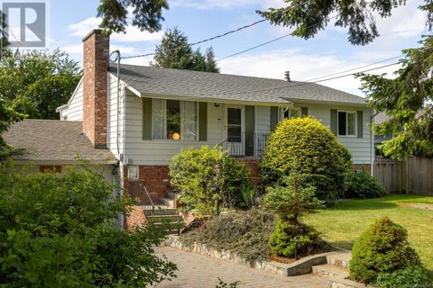 2495 Beaufort Rd Sidney BC V8L2K1