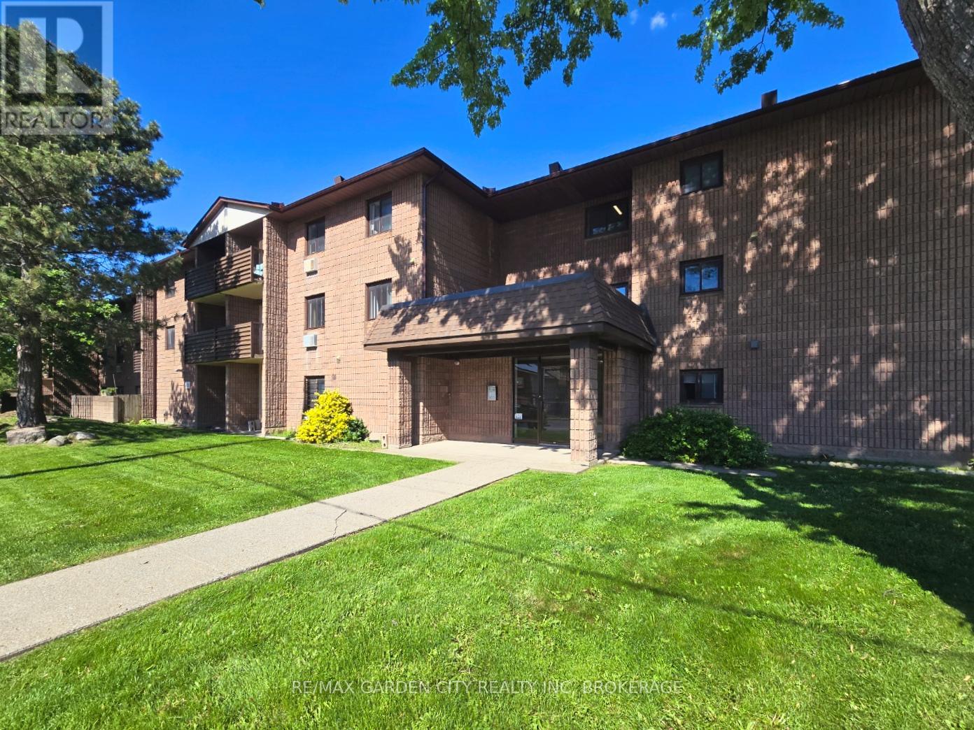 Photo 1 of 26 — 211 - 72 MAIN STREET E Unit 211, Port Colborne (Bethel), ON L3K5Z8