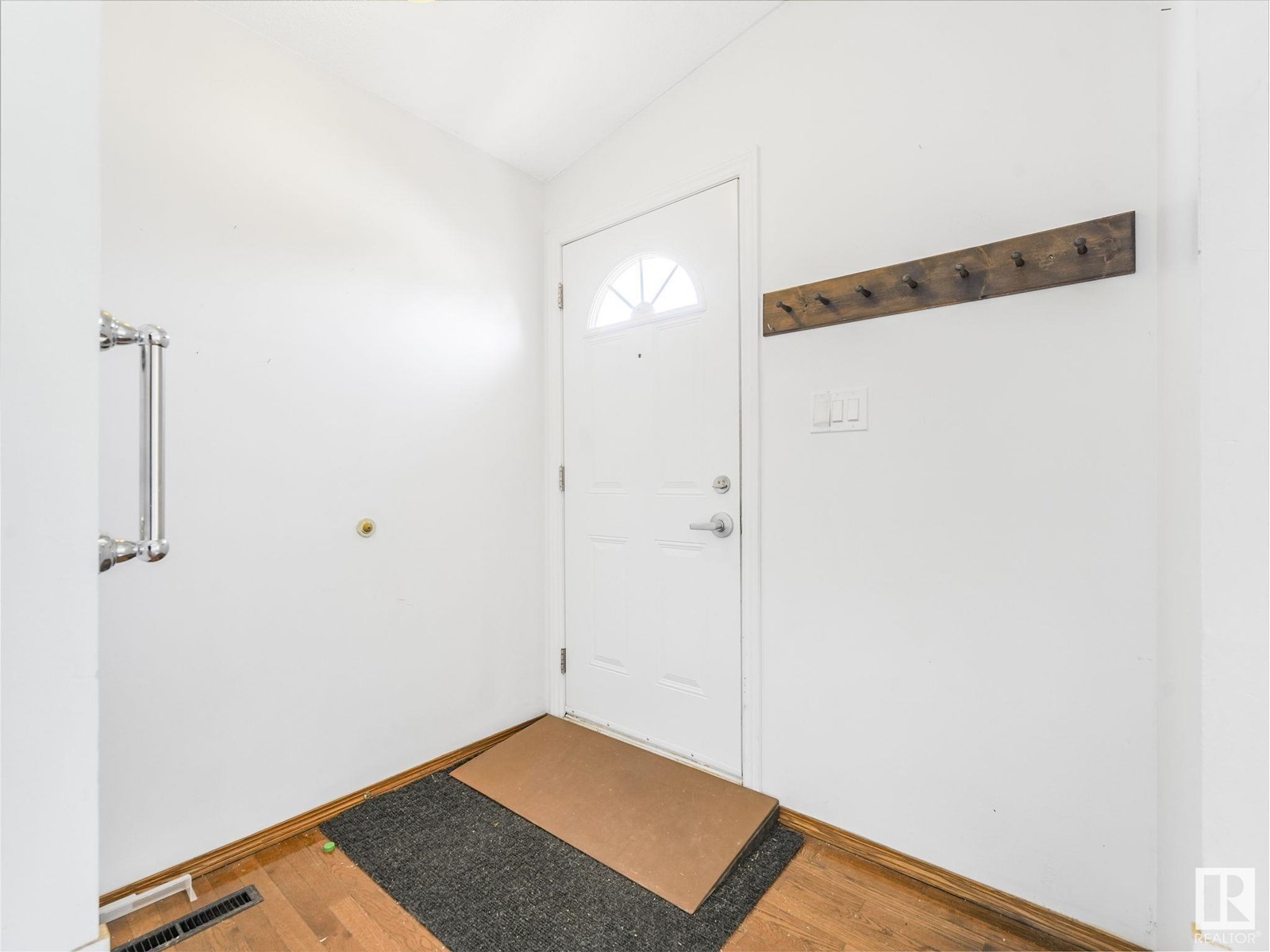 7312 83 AV NW