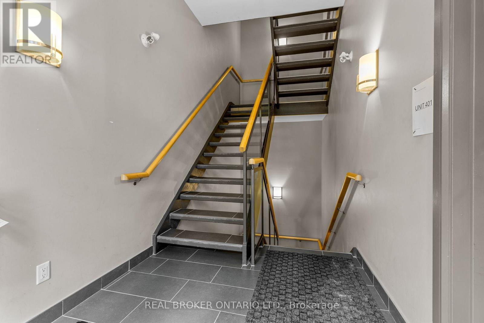 400-4 - 2200 PRINCE OF WALES DRIVE