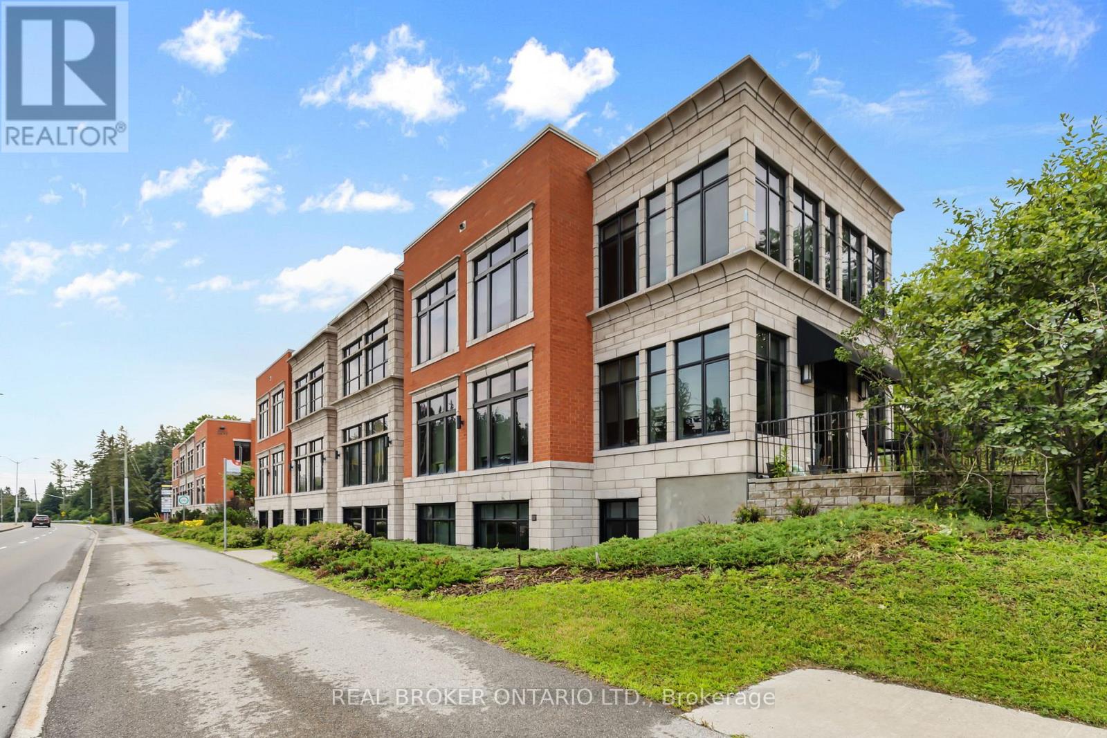 400-4 - 2200 PRINCE OF WALES DRIVE