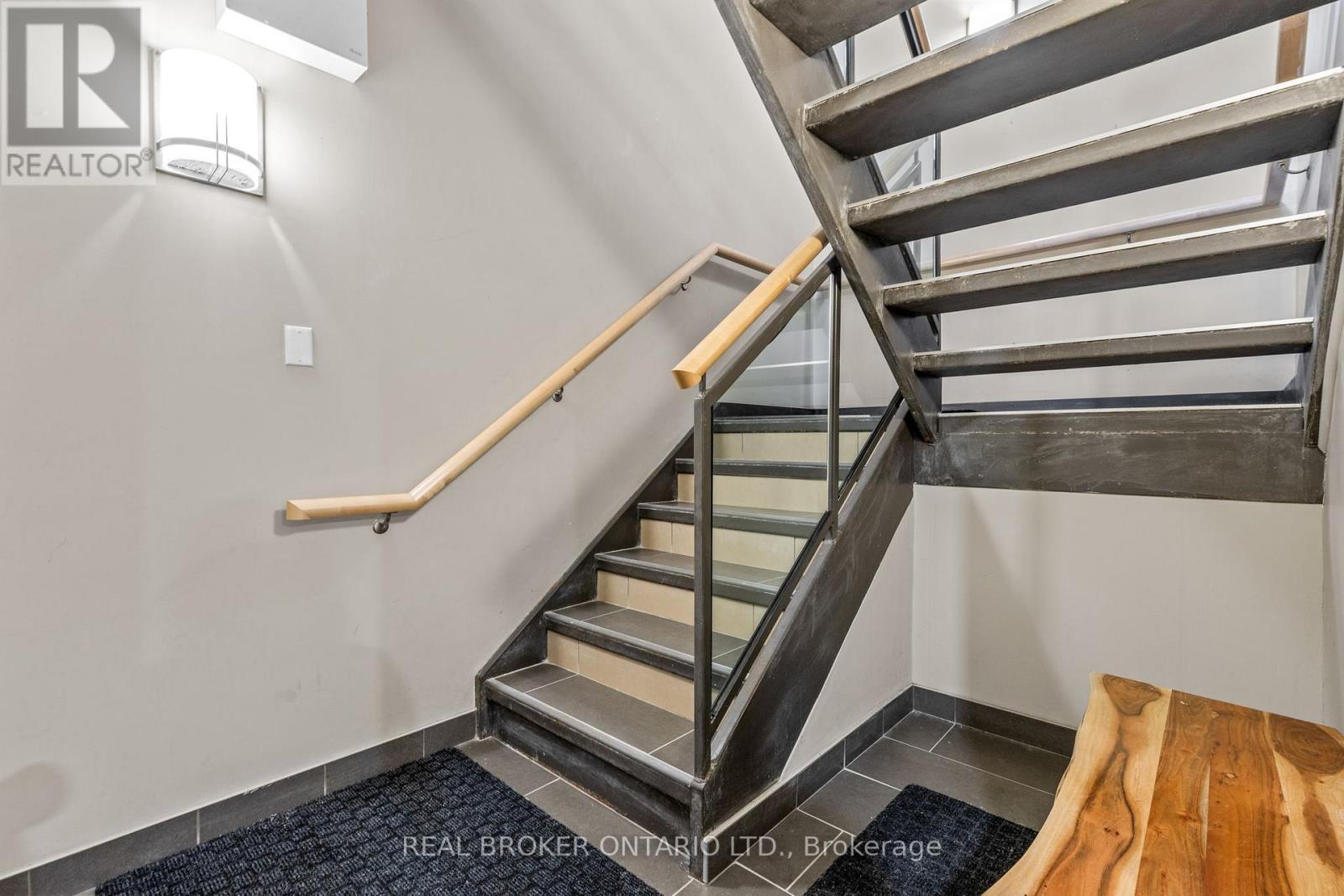 400-4 - 2200 PRINCE OF WALES DRIVE
