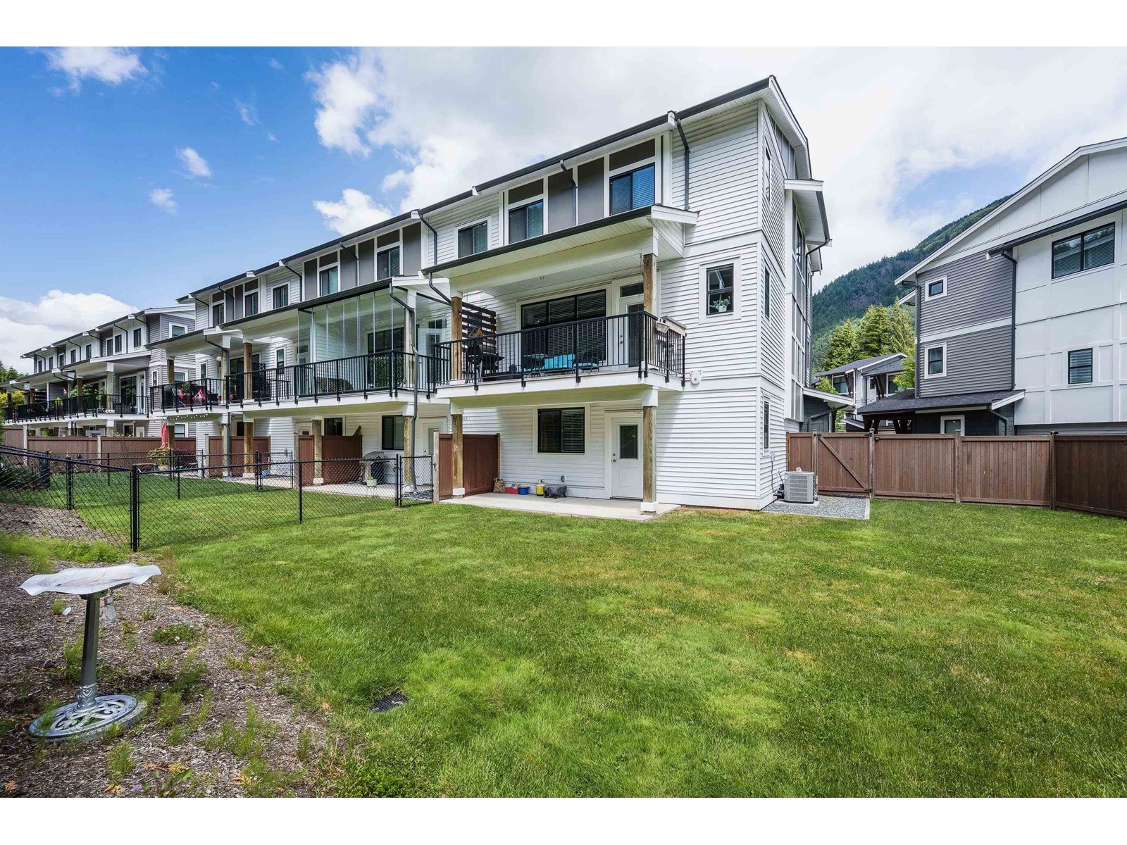 21 386 PINE AVENUE|Harrison Hot Springs