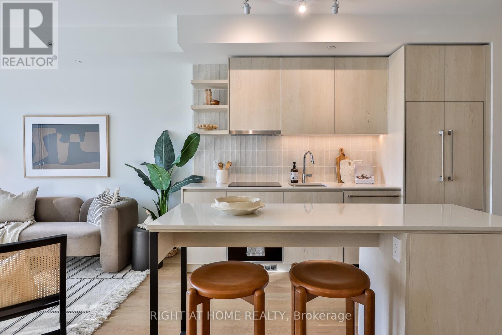 205 - 1161 KINGSTON ROAD