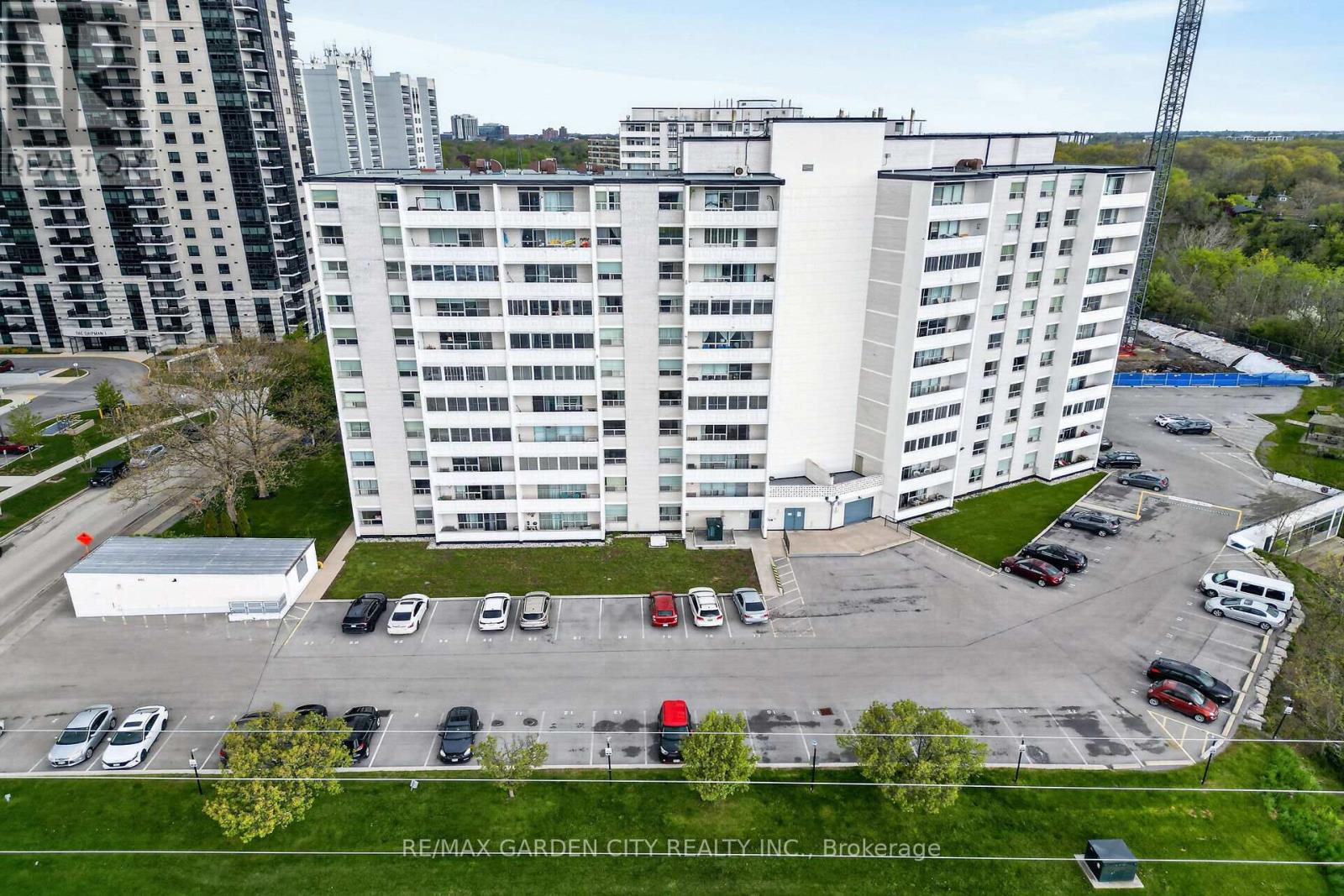 106 - 35 TOWERING HEIGHTS BOULEVARD