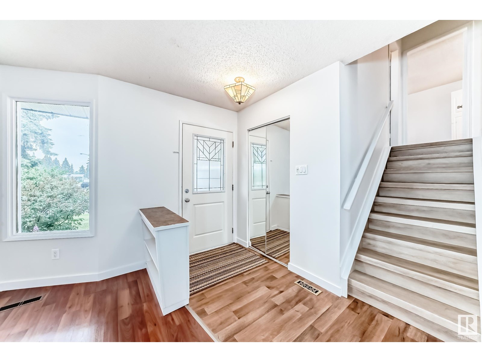 18435 93 AV NW
