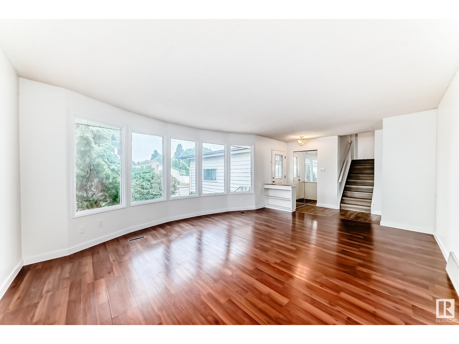 18435 93 AV NW