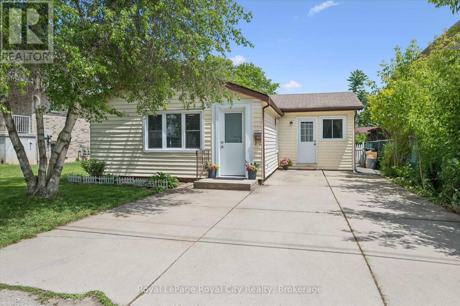10 MACVILLE AVENUE