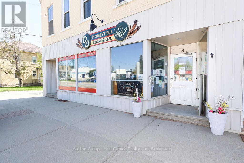 8 WOODSTOCK STREET N