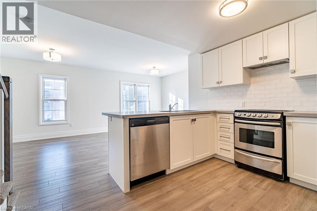 760 LAKESHORE Road E Unit# 202