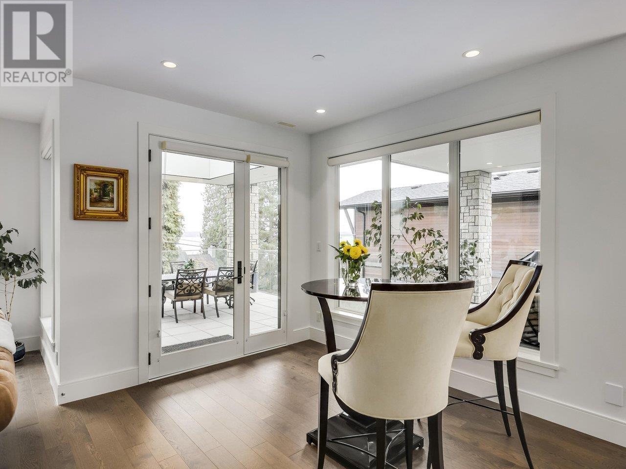 1091 ESQUIMALT AVENUE