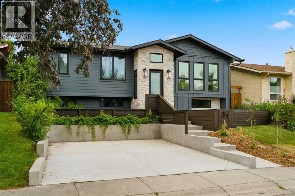 31 Midvalley Road SE