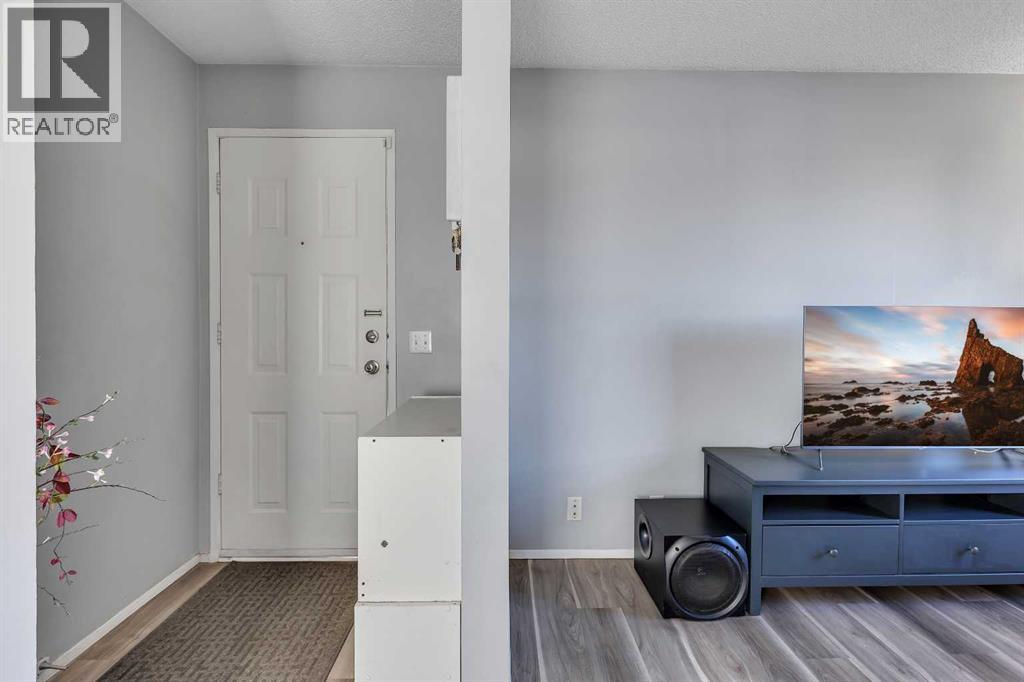 16 Castleglen Crescent NE