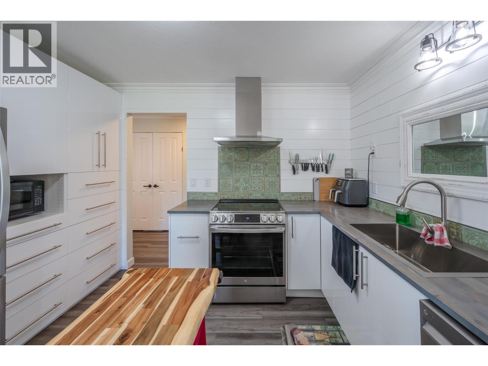 8905 Pineo Court Unit# 208