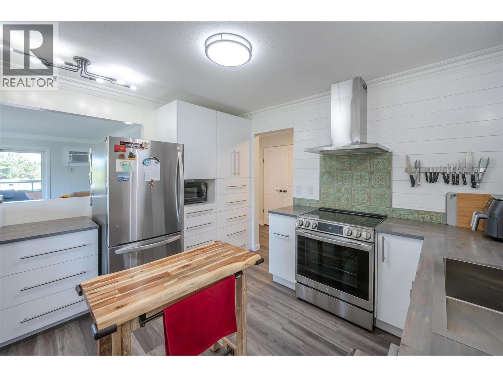 8905 Pineo Court Unit# 208