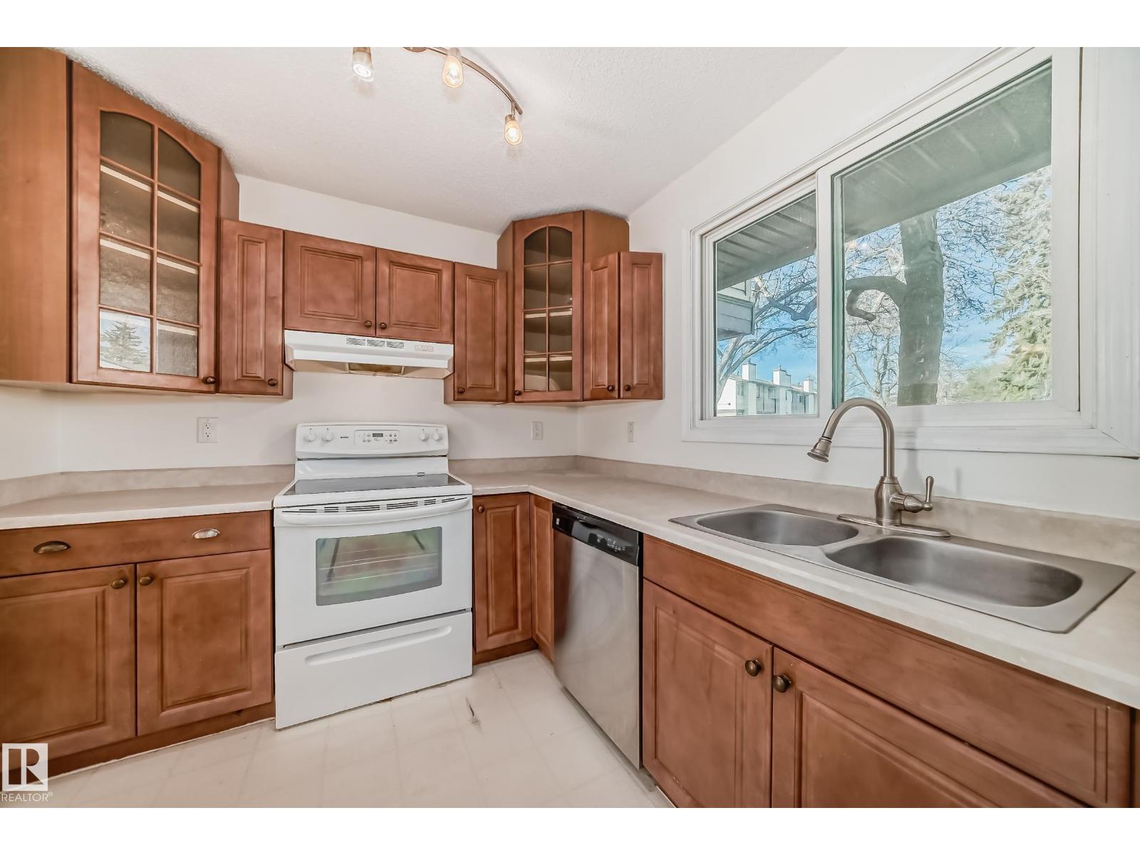 3317 142 AV NW
