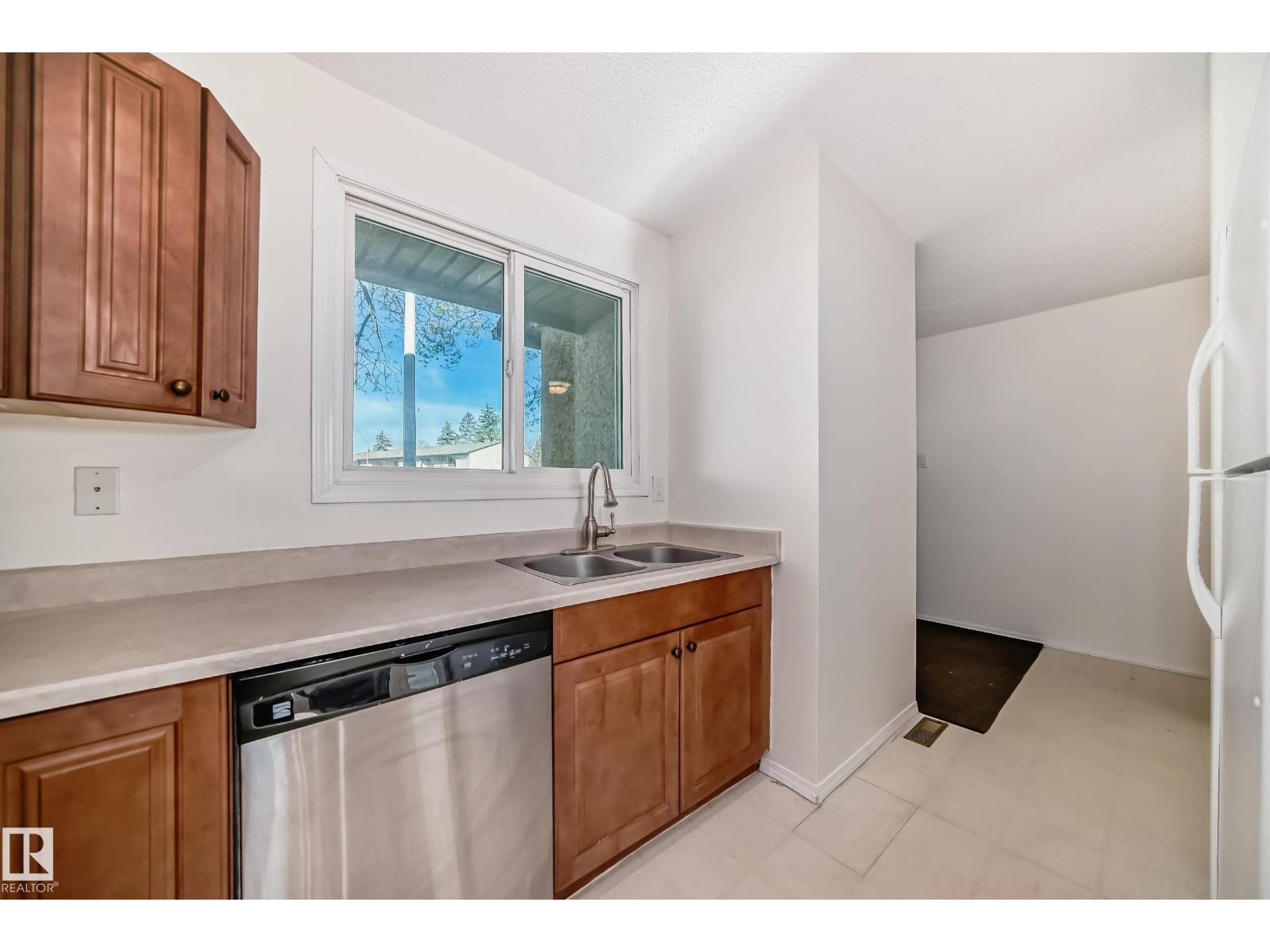 3317 142 AV NW