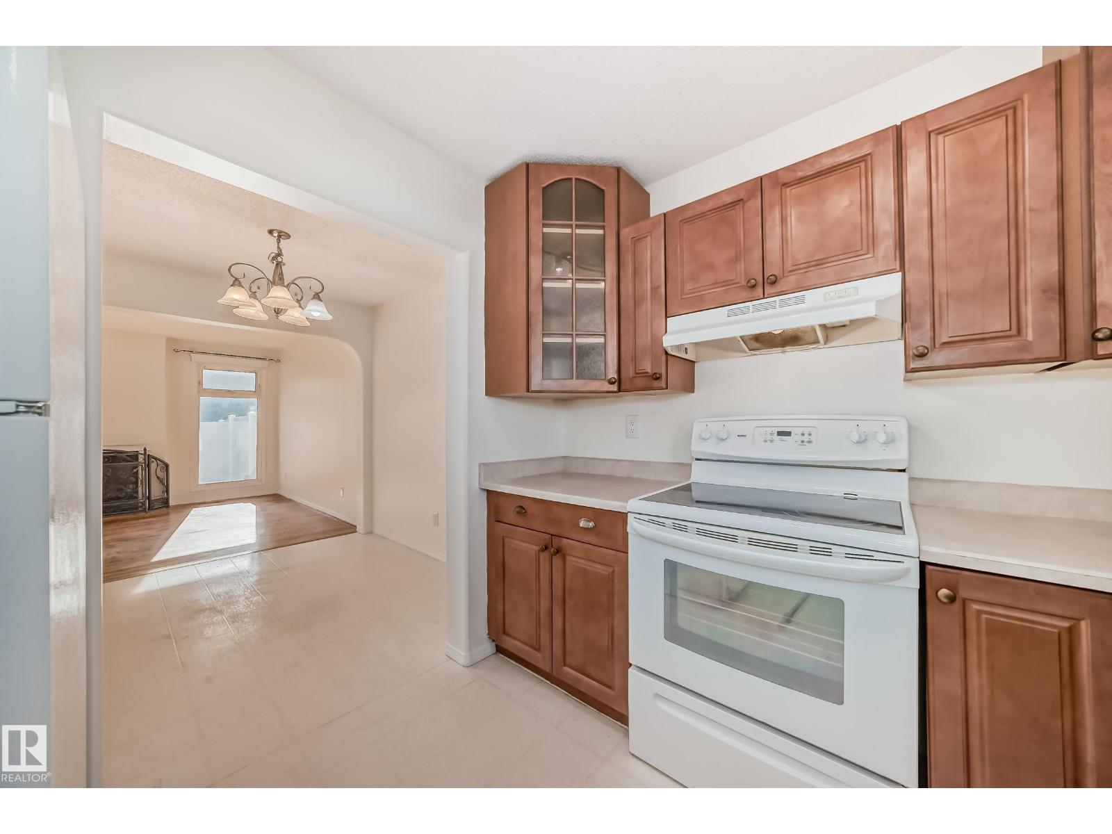 3317 142 AV NW