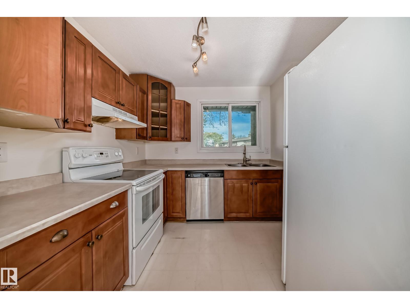 3317 142 AV NW