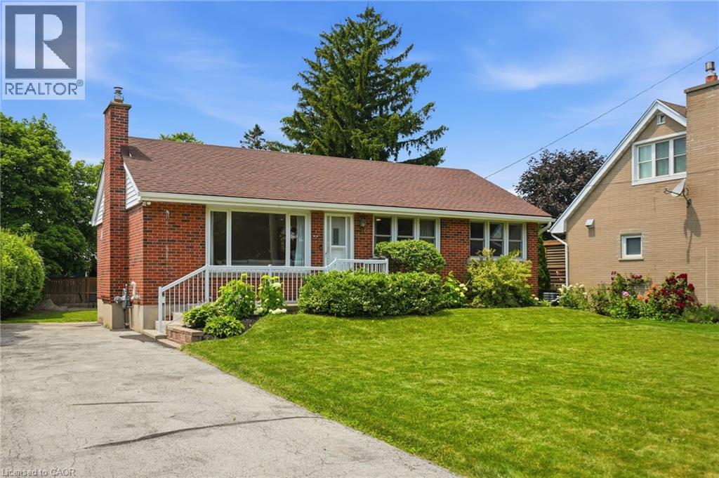 16 KINGS FOREST Drive