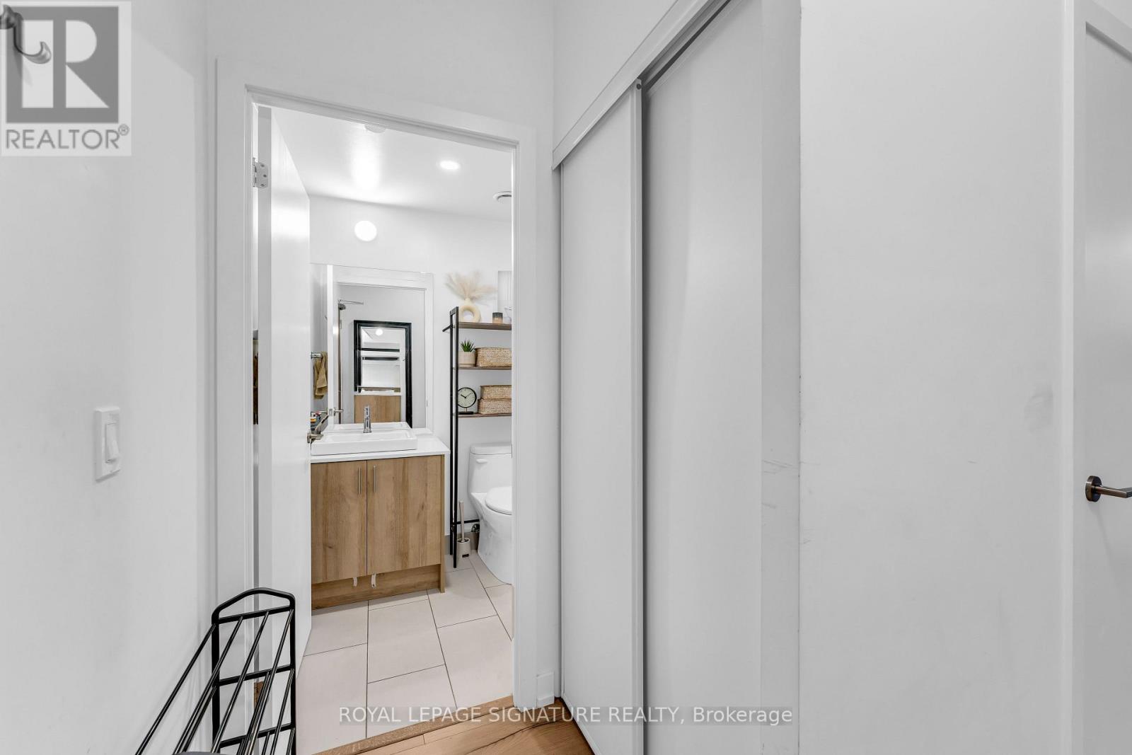 317 - 1195 THE QUEENSWAY