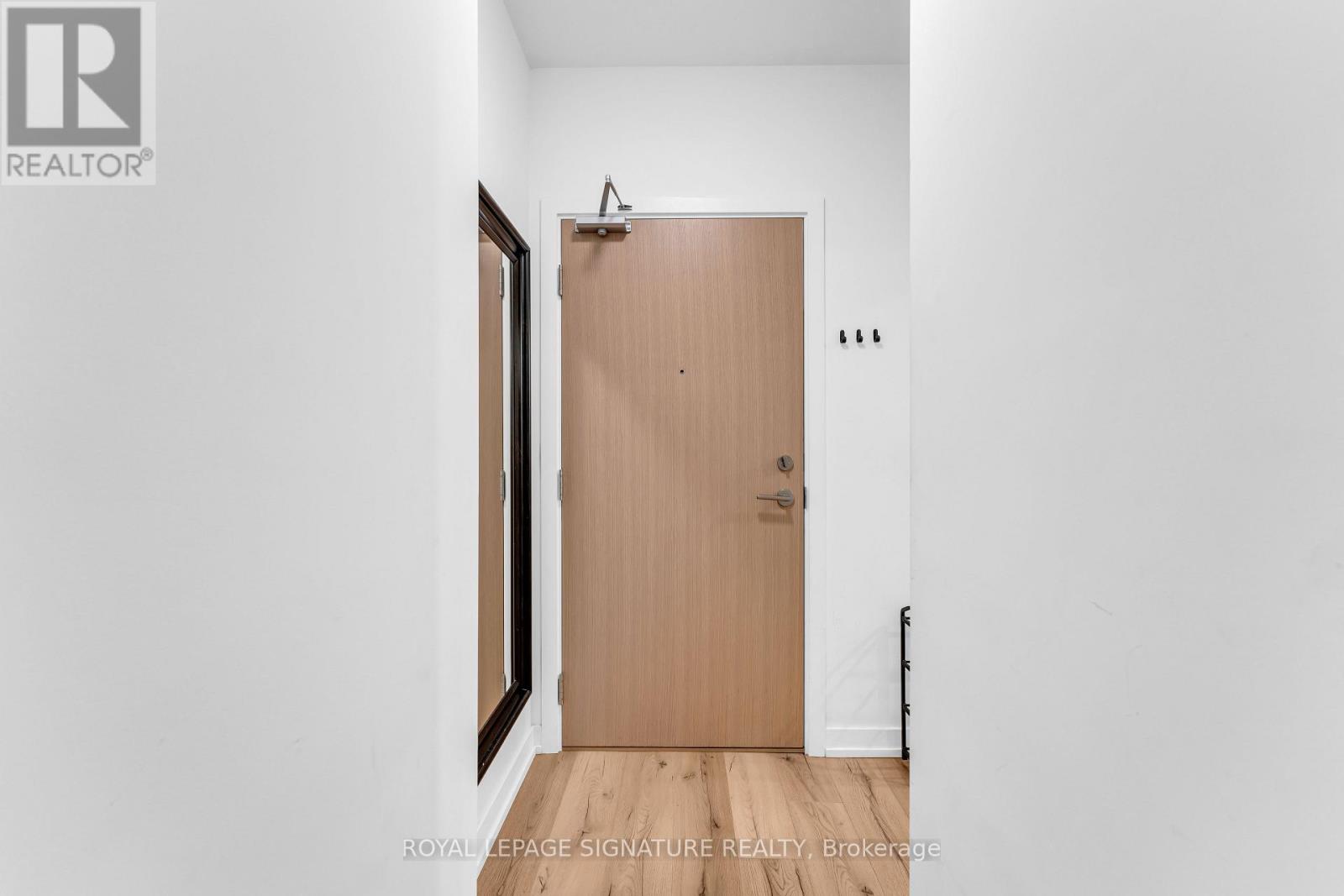 317 - 1195 THE QUEENSWAY