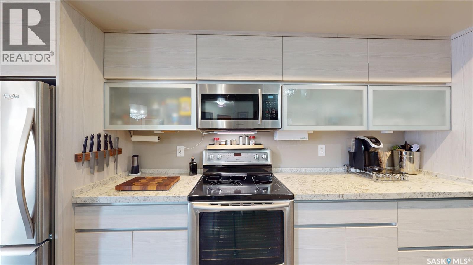 205 223 Evergreen SQUARE