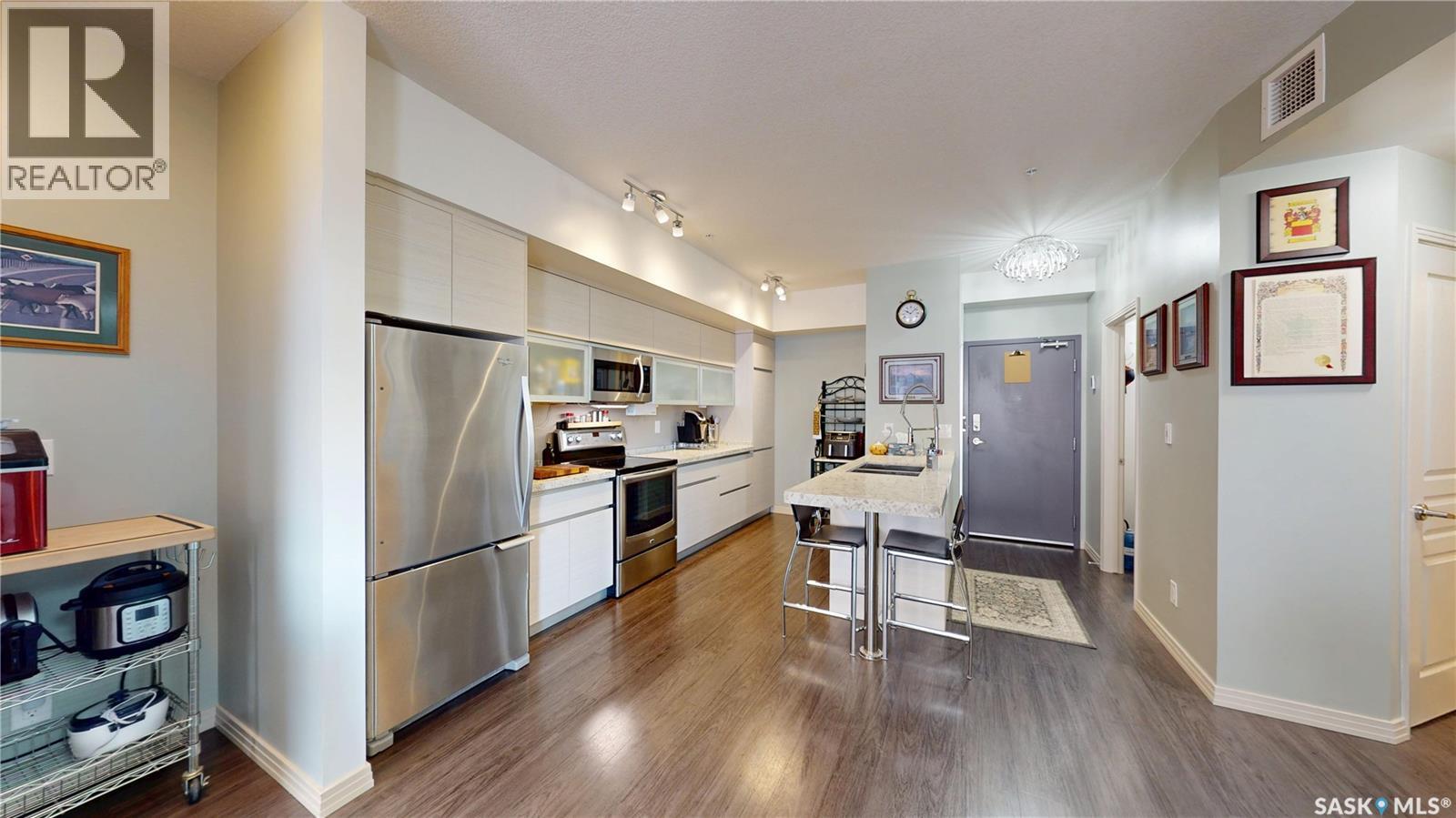 205 223 Evergreen SQUARE