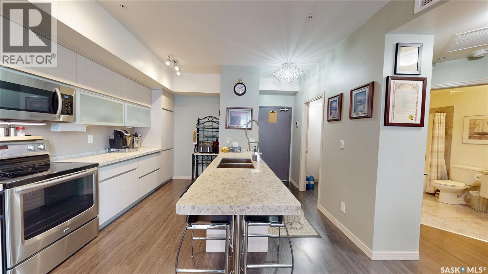 205 223 Evergreen SQUARE