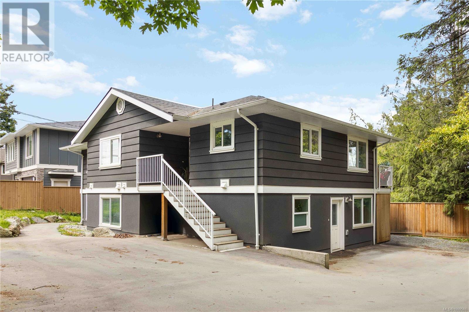 7487 East Saanich Rd
